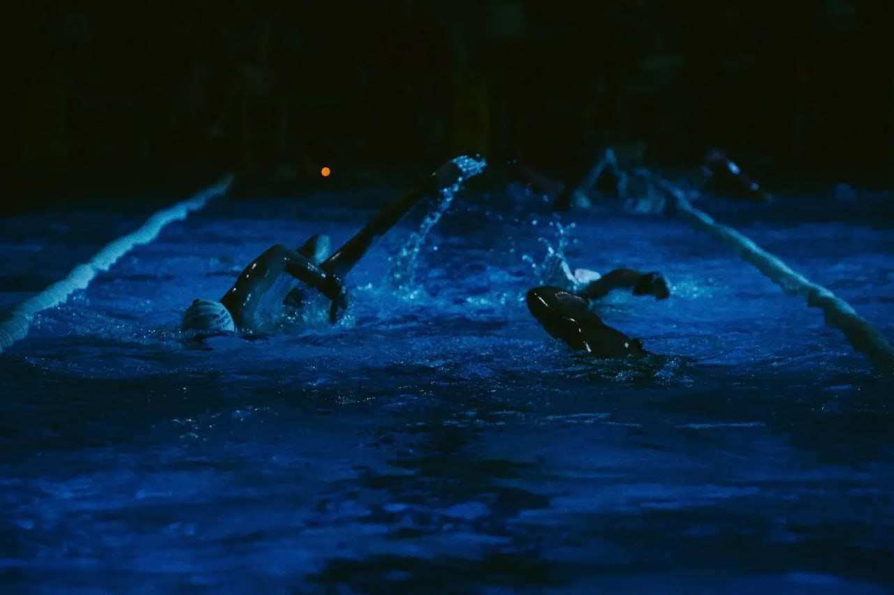 Когда плывёшь не один. Пловцы помогают Салиму