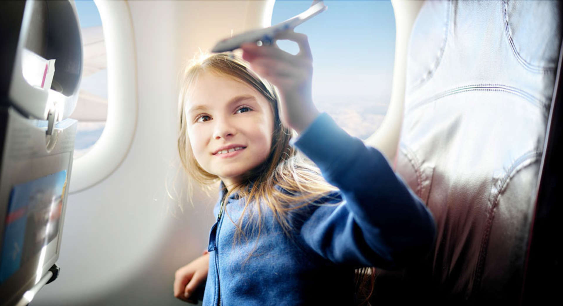 Ребенок без сопровождения в самолете. Самолет для детей. Сопровождение ребенка в самолете. Сопровождающий для ребенка. Самолёт фото для детей.